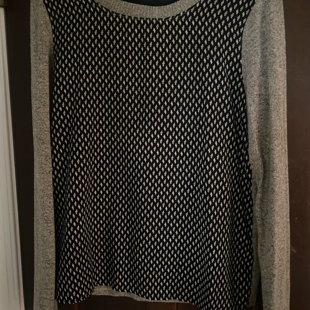 Le Lis Blouse/ Sweater size m women’s